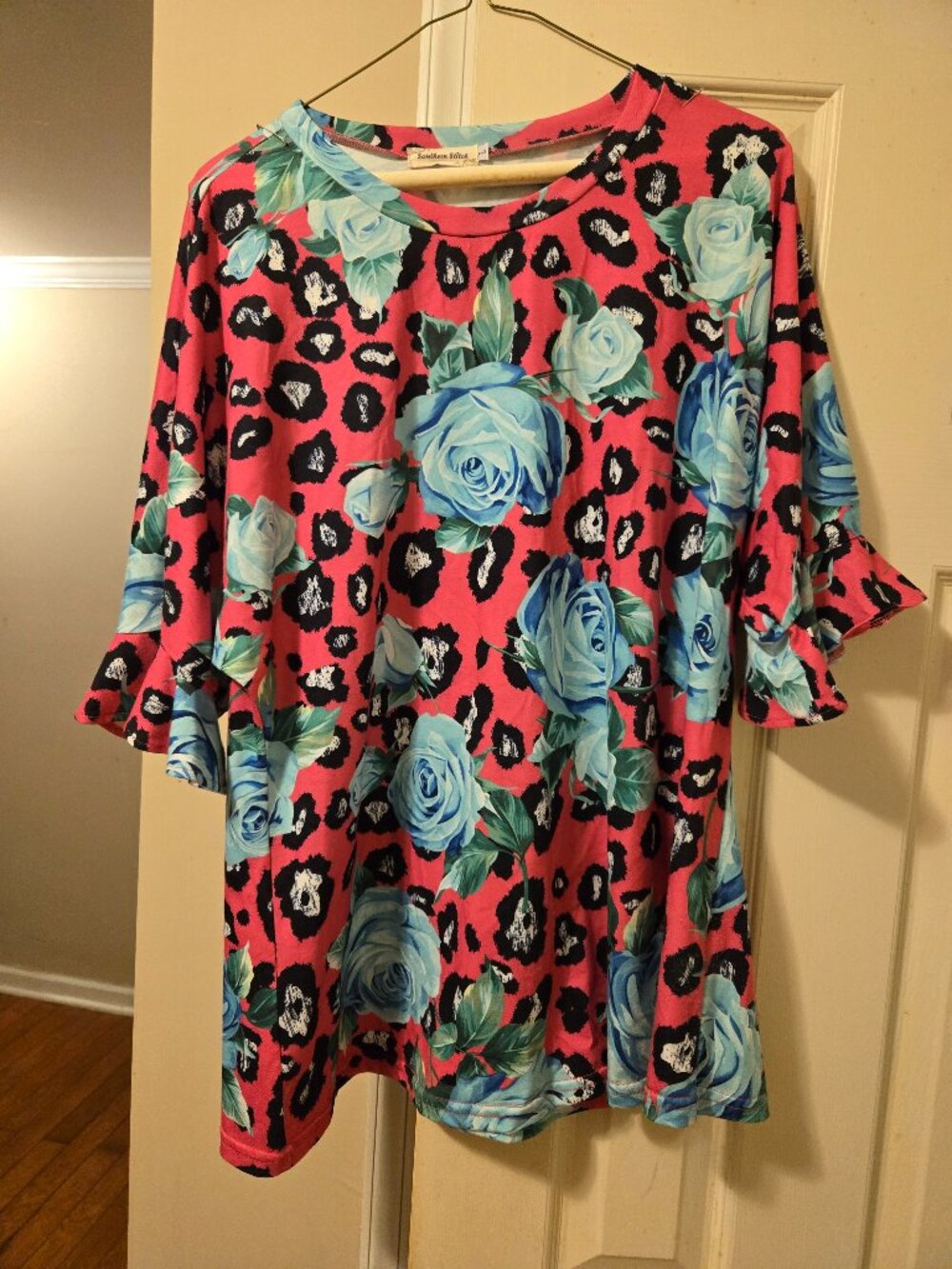 Southern Stitch L hot pink top with blue & turquoise floral print on leopard